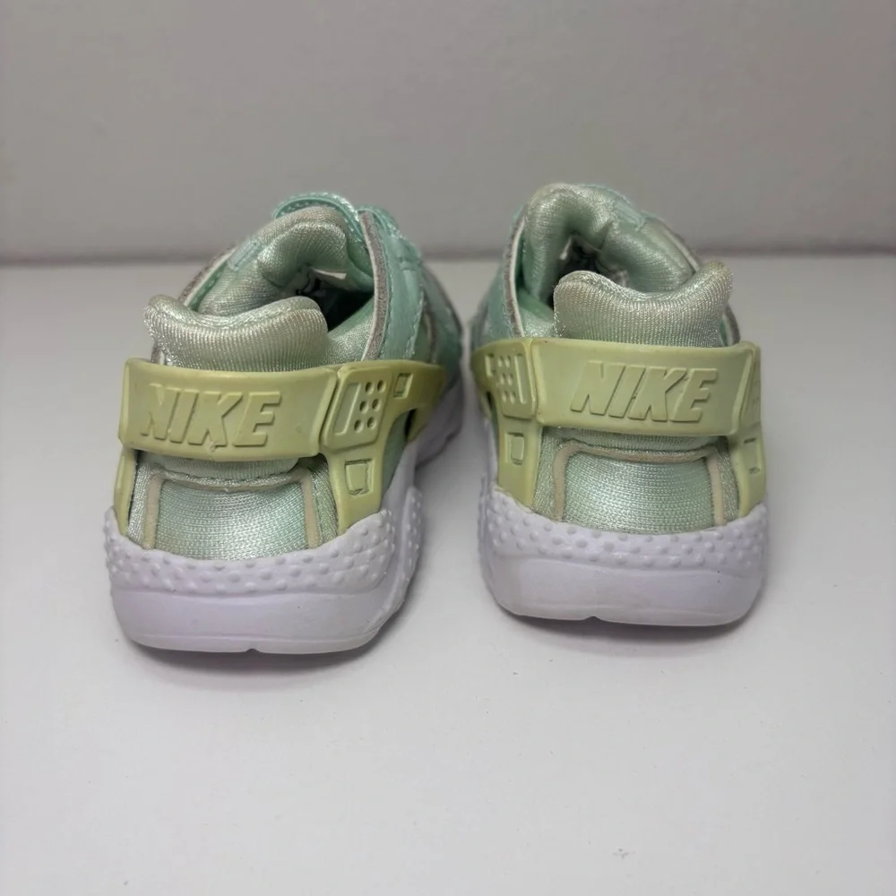 Nike Hurache Igloo Green size 5C Atheletic Casual Sneakers Streetwear